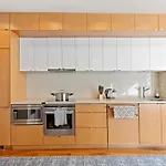 Renovated 2Br Townhouse Walk To Shops And Cafes Sleeps 7 People