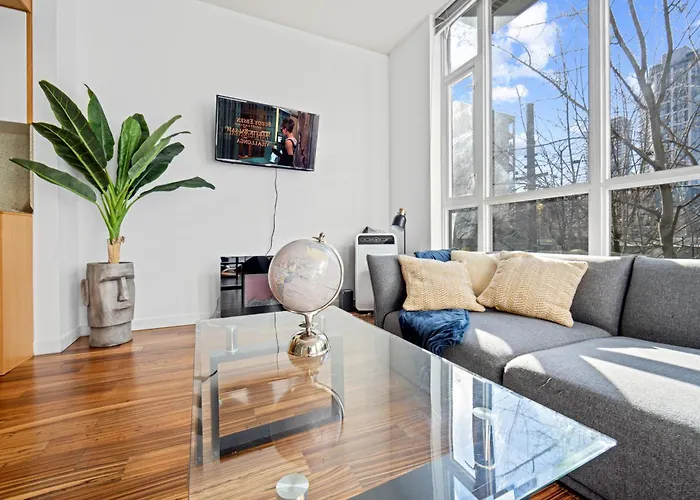 Renovated 2Br Townhouse Walk To Shops And Cafes Sleeps 7 People