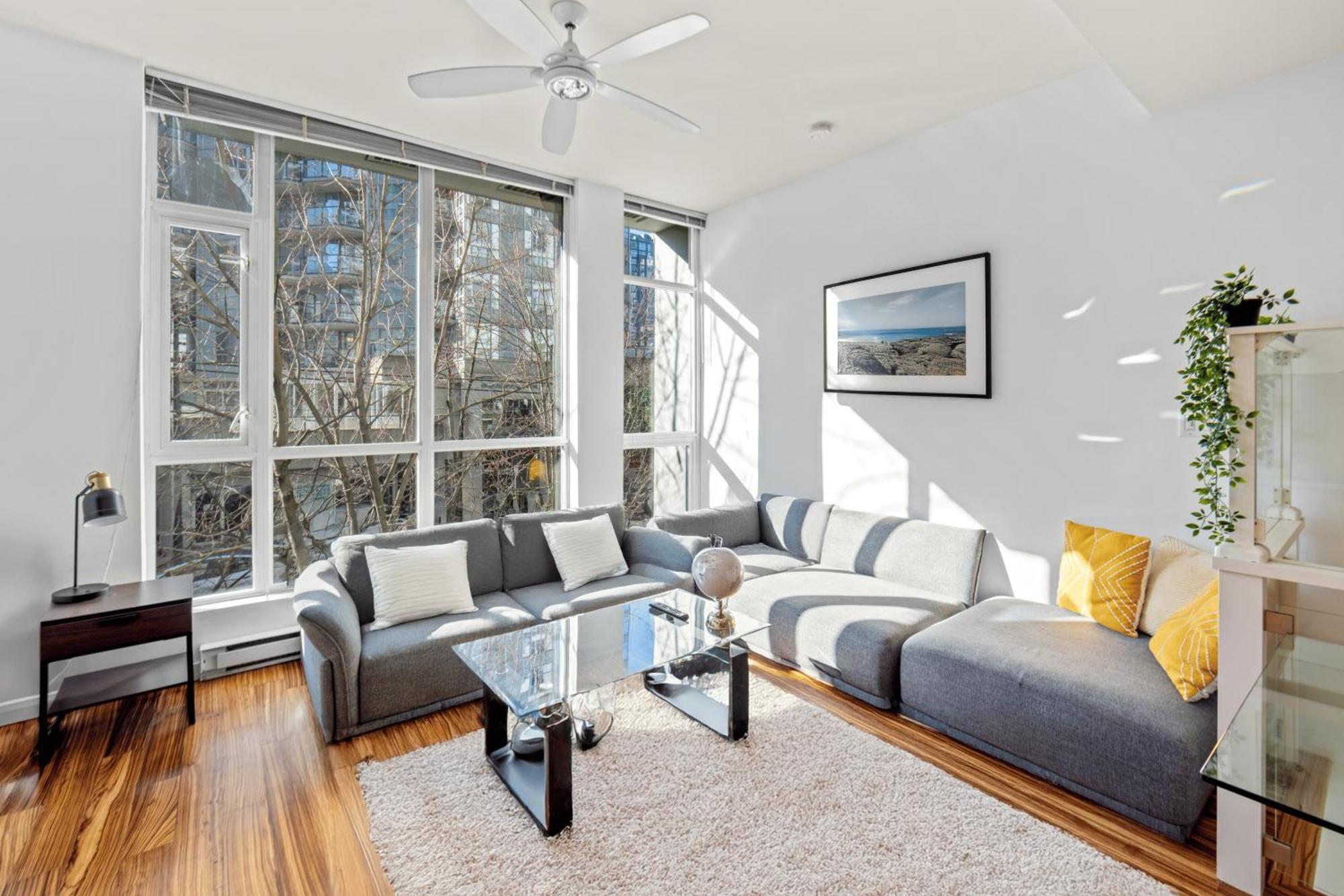 Renovated 2br Townhouse Walk To Shops And Cafes Sleeps 7 People *