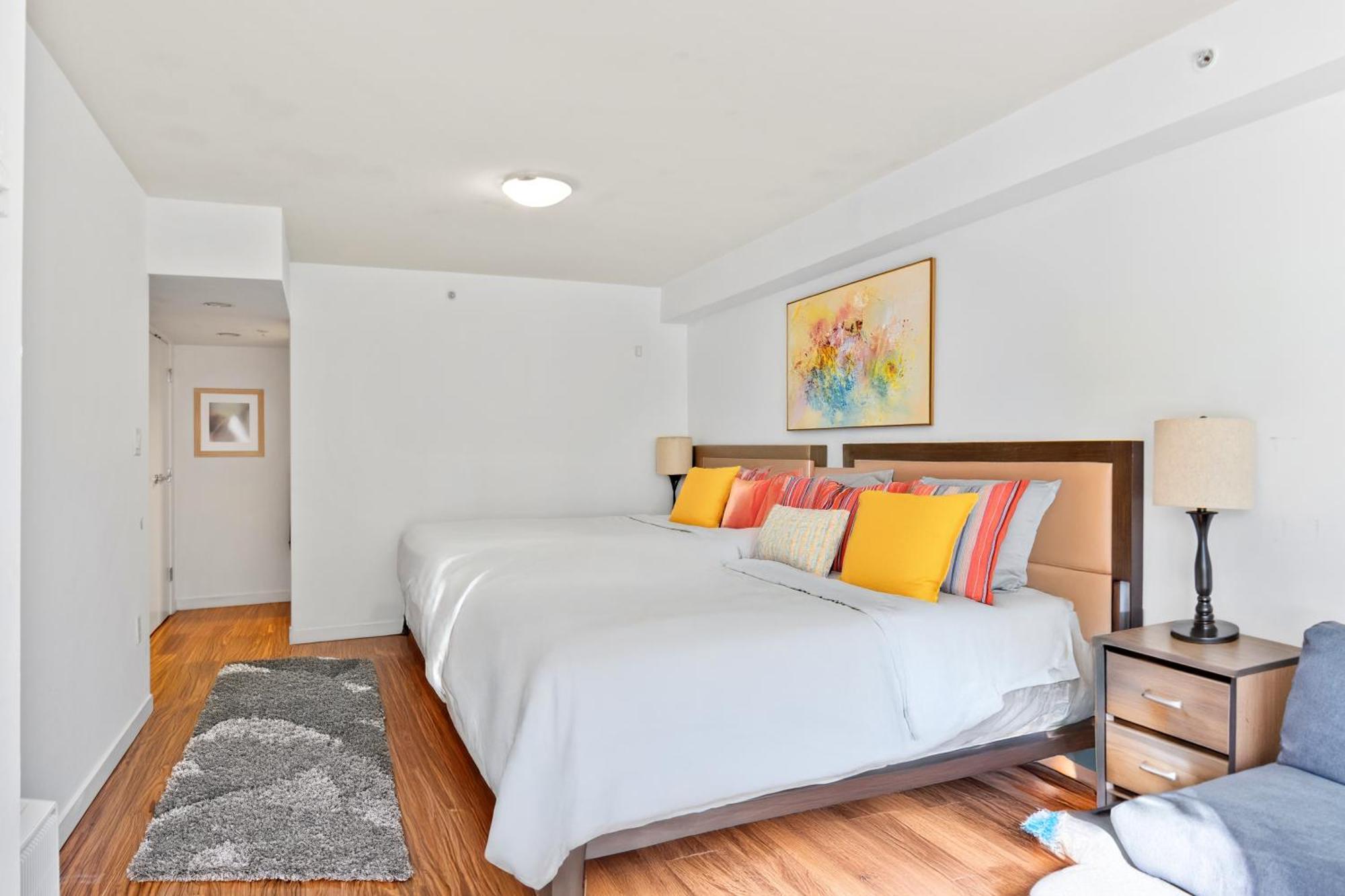 Renovated 2br Townhouse Walk To Shops And Cafes Sleeps 7 People Vancouver