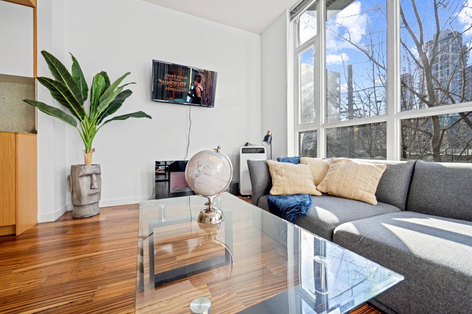 Apartment Renovated 2br Townhouse Walk To Shops And Cafes Sleeps 7 People Vancouver
