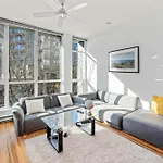 Renovated 2Br Townhouse Walk To Shops And Cafes Sleeps 7 People